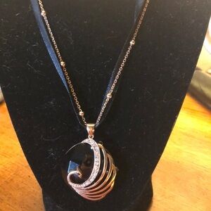 Peacock pendant, onyx wrapped in goldmetal finish